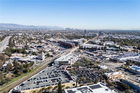 Tiny photo for 3734 S Canfield Ave, Los Angeles, CA 90034 (MLS # SB25273689)