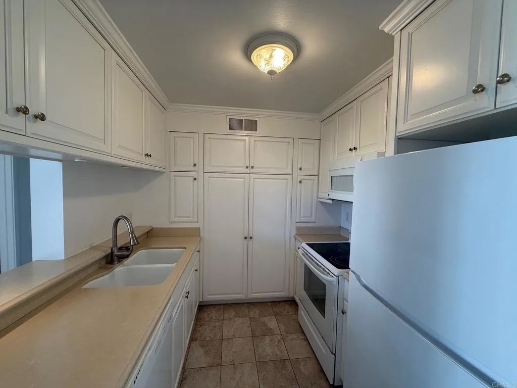 5708 Baltimore Drive 402