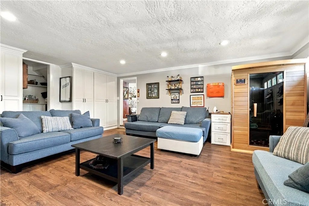10323 Newhome