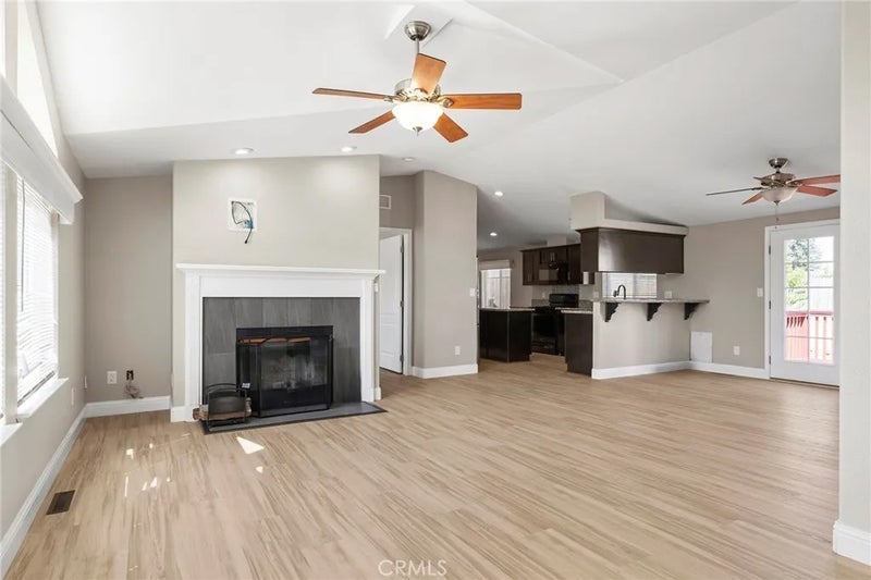 6102 Maxwood