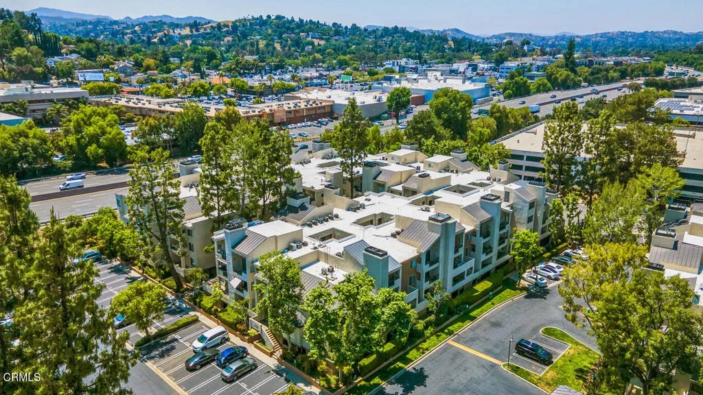5500 Owensmouth Avenue 104