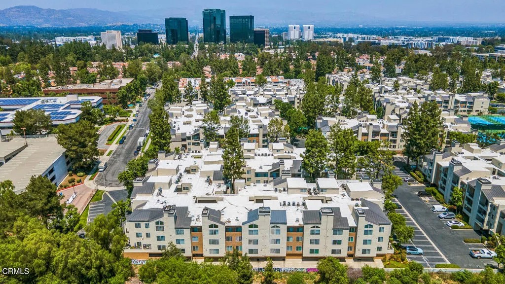 5500 Owensmouth Avenue 104