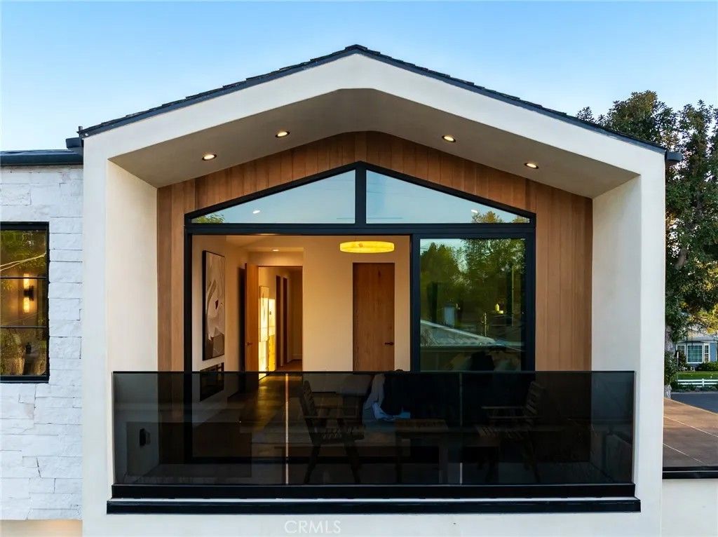 Photo of 12247 Addison St, Valley Village, CA 91607 (MLS # SR26086247)