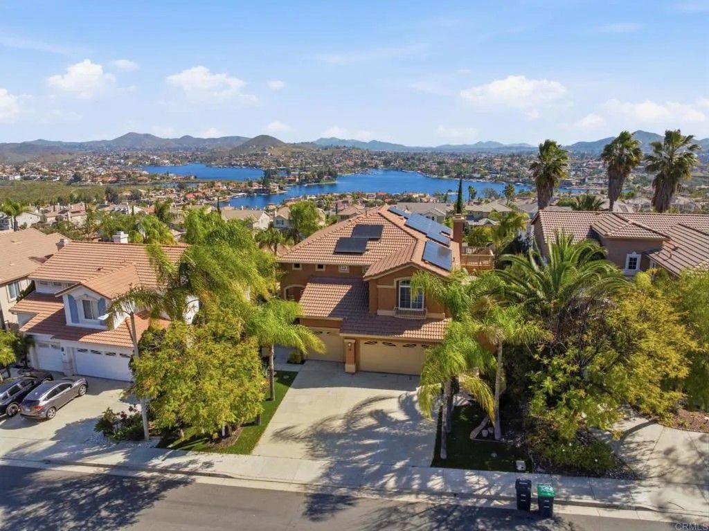 Photo of 29 Villa Valtelena, Lake Elsinore, CA 92532 (MLS # NDP2601767)