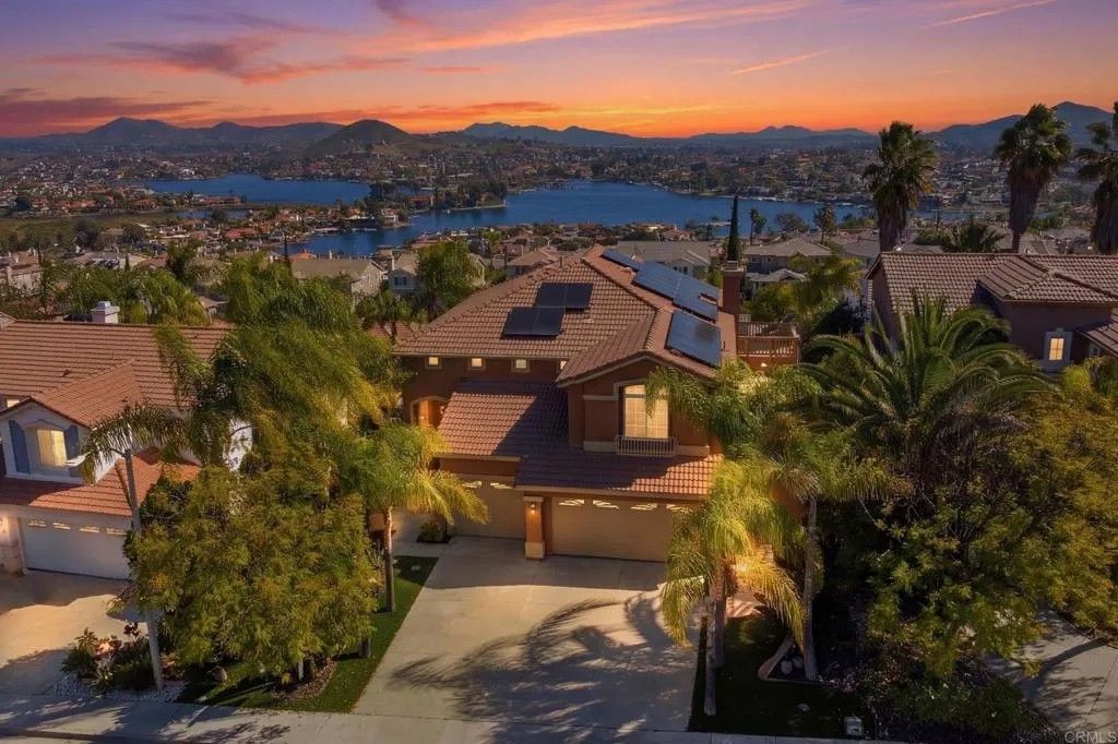 Photo of 29 Villa Valtelena, Lake Elsinore, CA 92532 (MLS # NDP2601767)