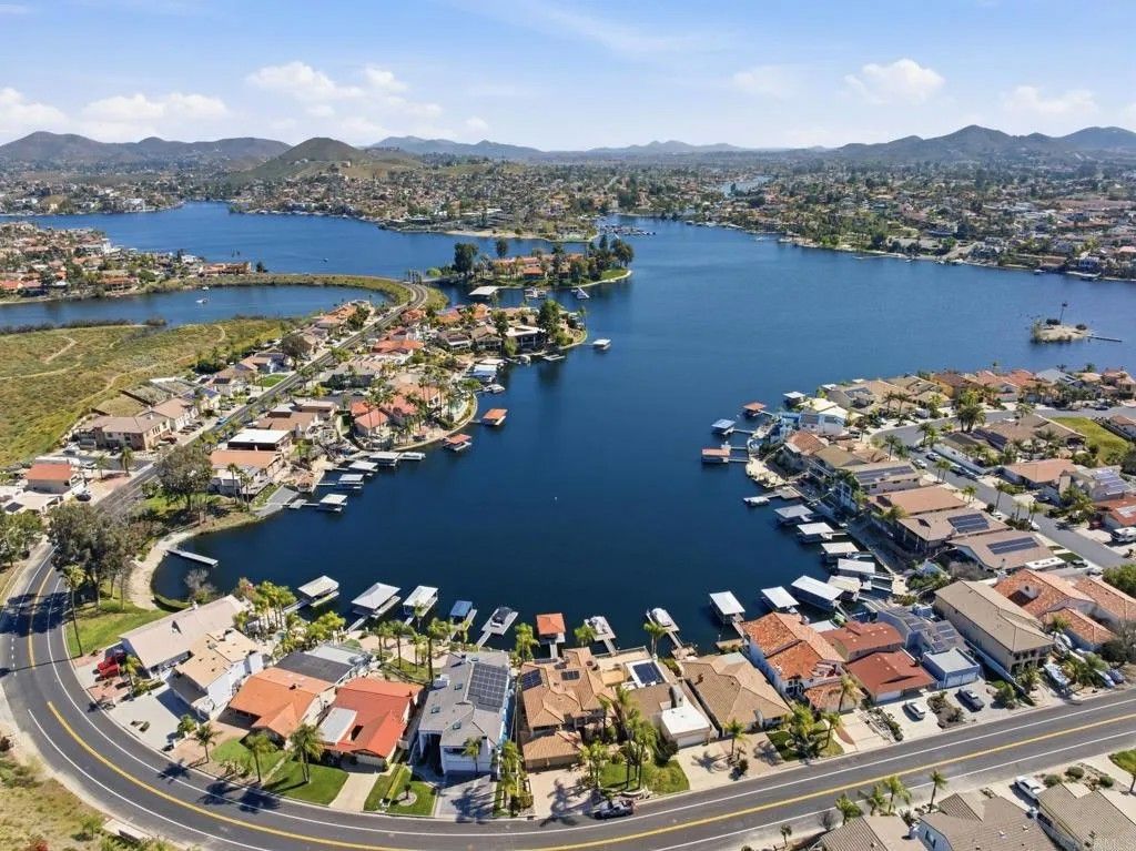 Photo of 29 Villa Valtelena, Lake Elsinore, CA 92532 (MLS # NDP2601767)