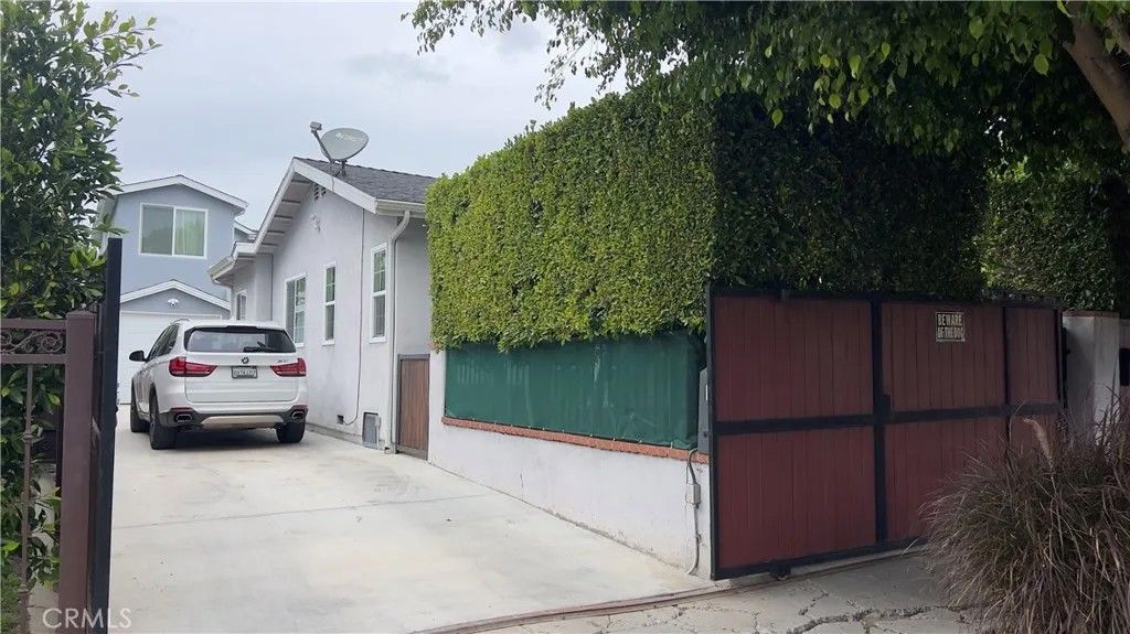 Photo of 1549 S Burnside Ave, Los Angeles, CA 90019 (MLS # WS26088446)