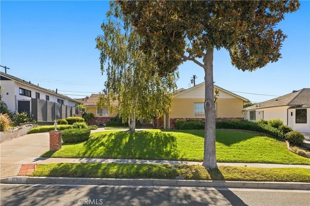 Photo of 636 Andover DR, Burbank, CA 91504 (MLS # BB26220231)
