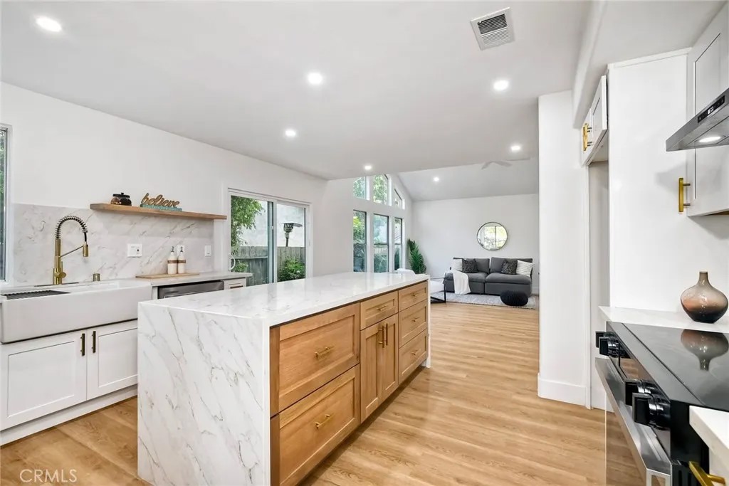 5166 Via Portola