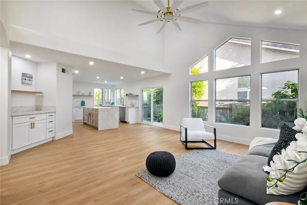 5166 Via Portola