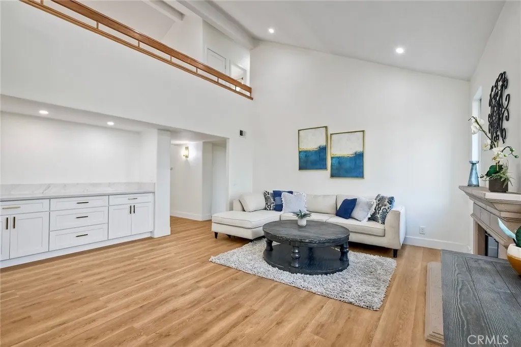 5166 Via Portola