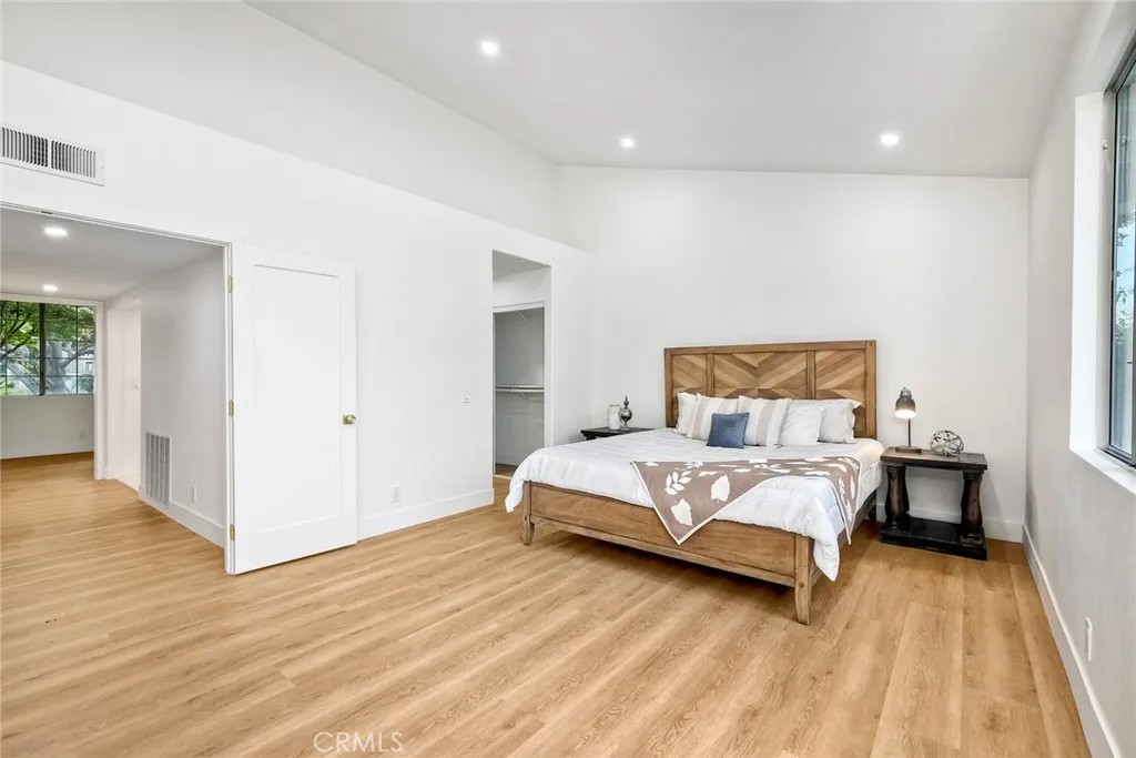 5166 Via Portola