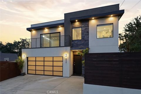 Photo of 2434 Prospect Ave, Montrose, CA 91020 (MLS # AR26034997)