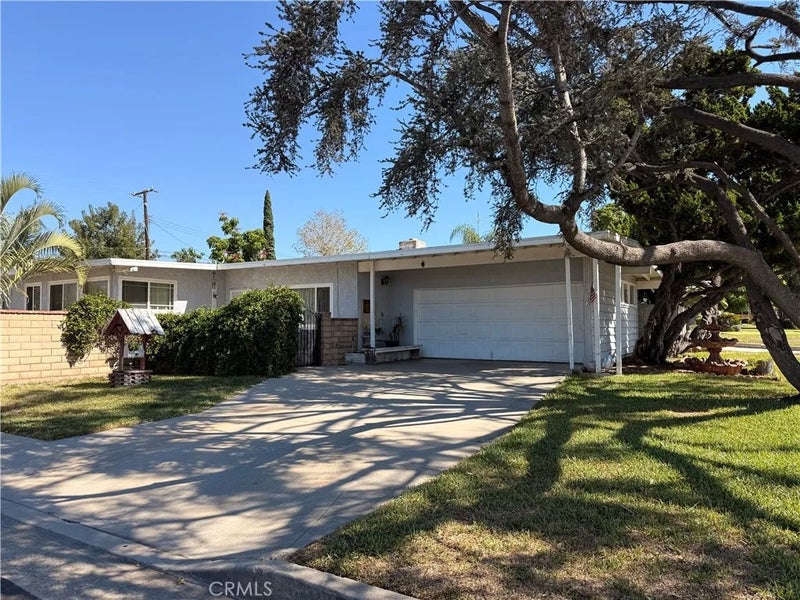 837 W Hollyvale