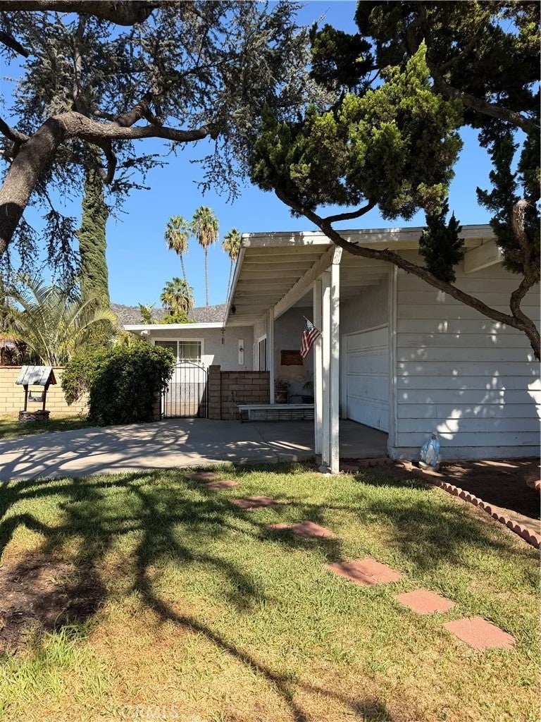 837 W Hollyvale