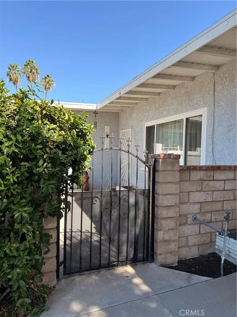 837 W Hollyvale