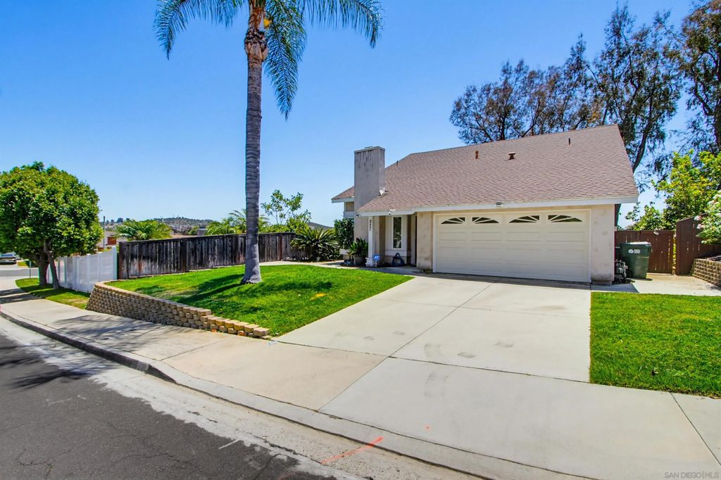 Photo of 227 Skyridge Lane, Escondido, CA 92026 (MLS # 260011805)