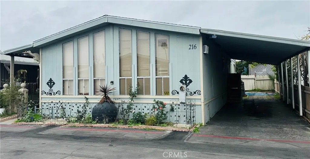 Photo of 216 Emerald Dr, Santa Ana, CA 92703 (MLS # IV25280961)
