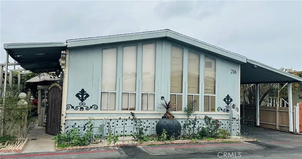 Photo of 216 Emerald Dr, Santa Ana, CA 92703 (MLS # IV25280961)