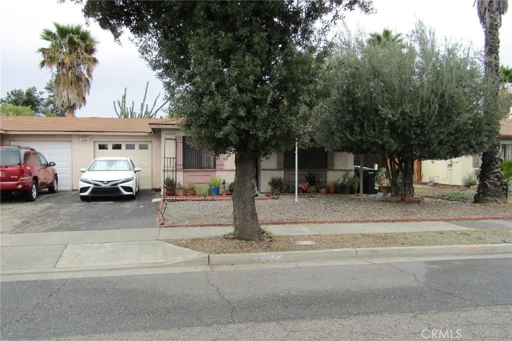Photo of 1898 Calle Diablo, Hemet, CA 92545 (MLS # PW26022791)