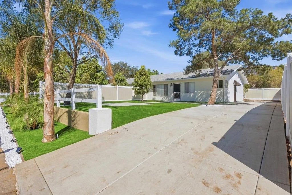 Photo of 2005-07 Camino Rainbow, Fallbrook, CA 92028 (MLS # PTP2607291)