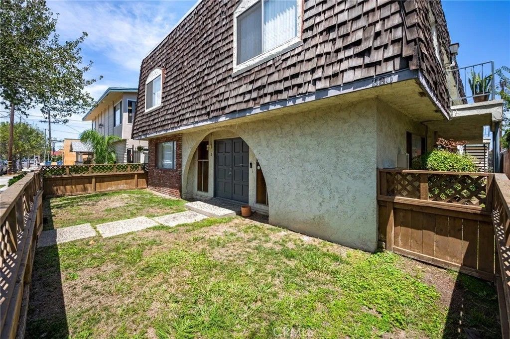 Photo of 380 Temple Avenue, Long Beach, CA 90814 (MLS # PV26161685)