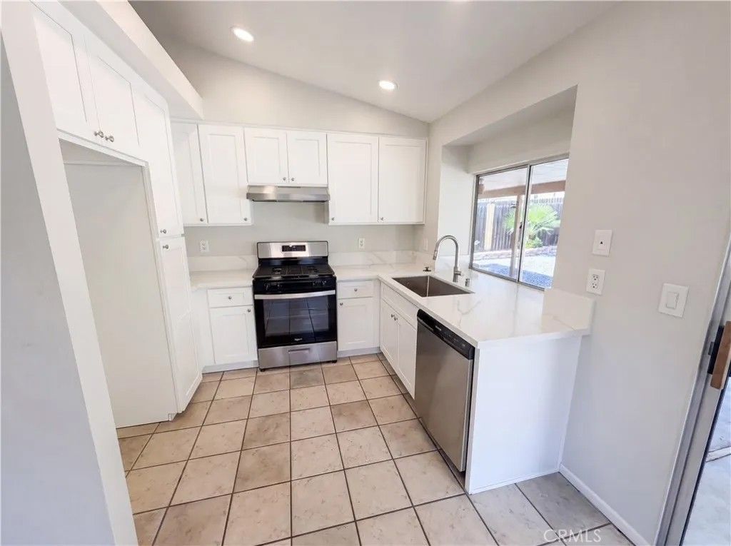 Photo of 39823 Knollridge Drive, Temecula, CA 92591 (MLS # IV26080937)