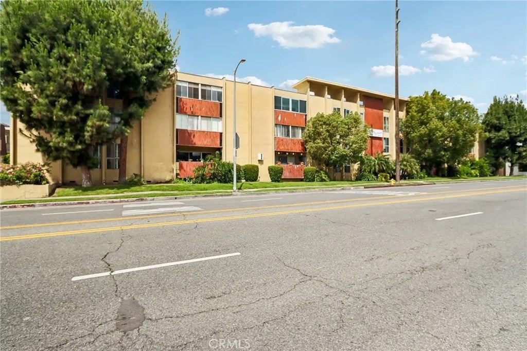 6225 Coldwater Canyon Avenue 102