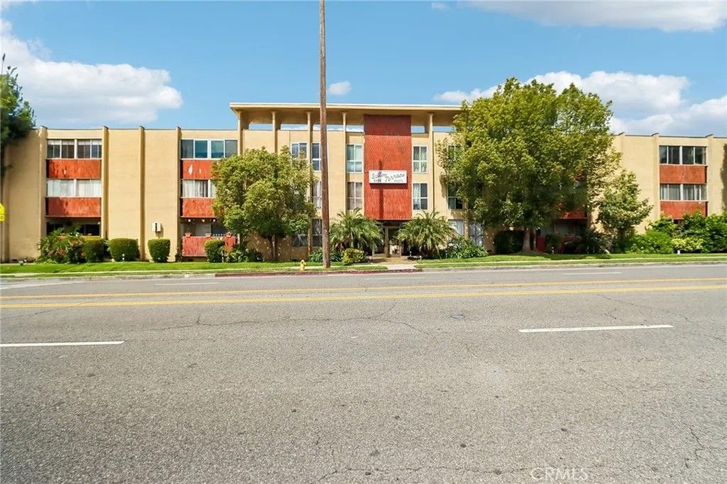 Photo of 6225 Coldwater Canyon Avenue #102, North Hollywood, CA 91606 (MLS # SR26092007)