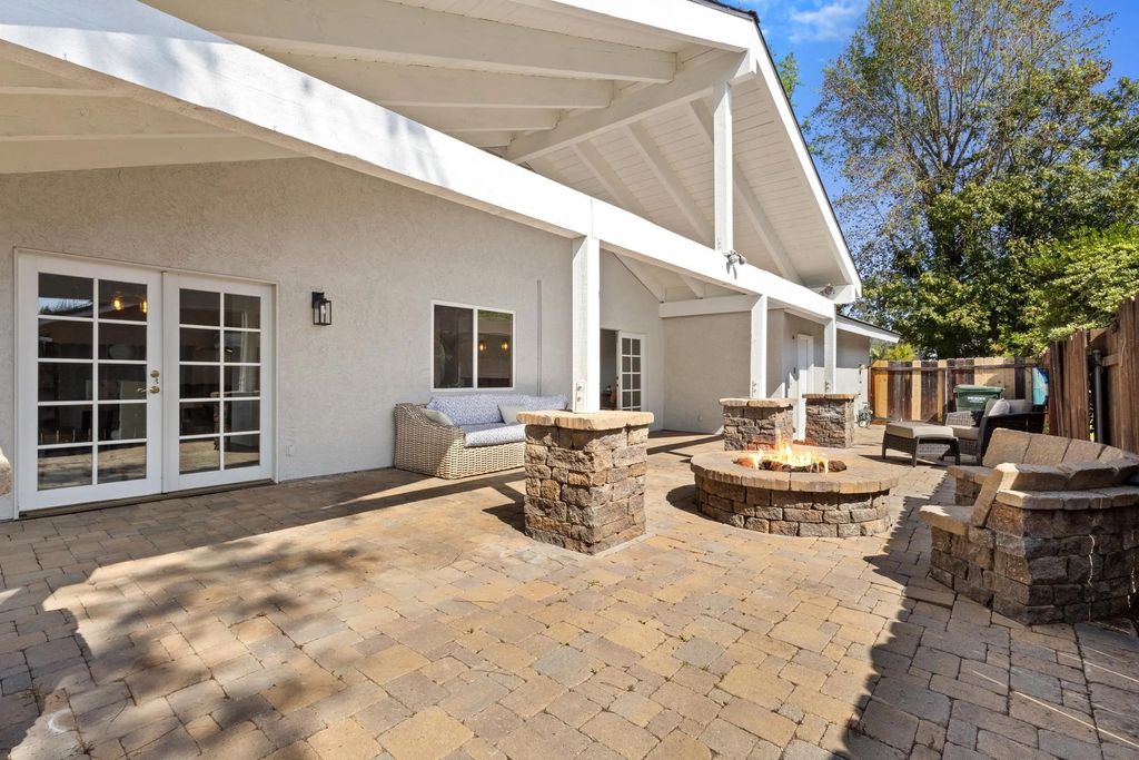 Photo of 761 Rocking Horse Rd, Vista, CA 92081 (MLS # 260006962)