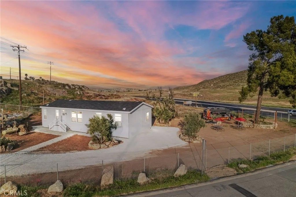 Photo of 26220 Calvert Avenue, Hemet, CA 92545 (MLS # SW26092275)