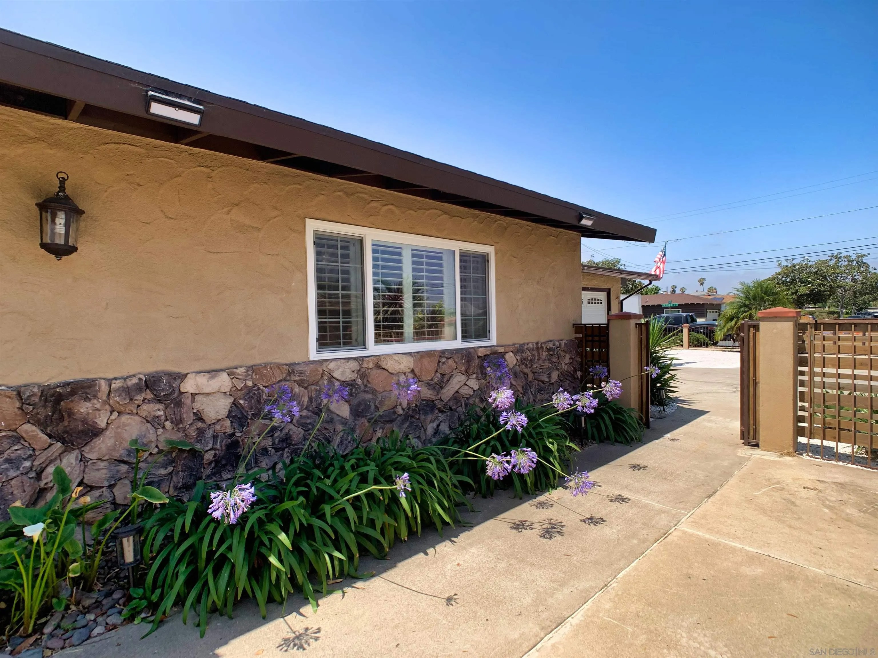 755 Prescott Ave