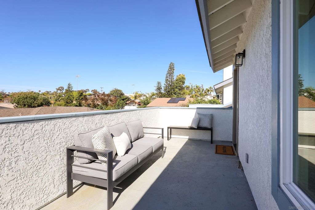 Photo of 658-660 Santa Fe Dr, Encinitas, CA 92024 (MLS # 260010174)
