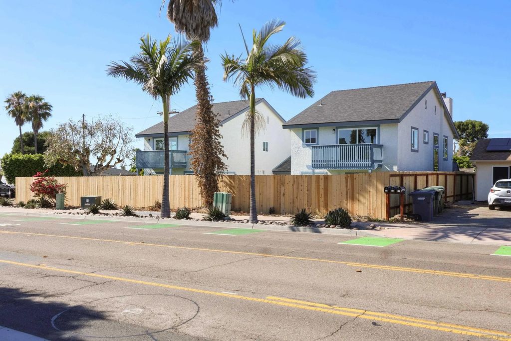 Photo of 658-660 Santa Fe Dr, Encinitas, CA 92024 (MLS # 260010174)