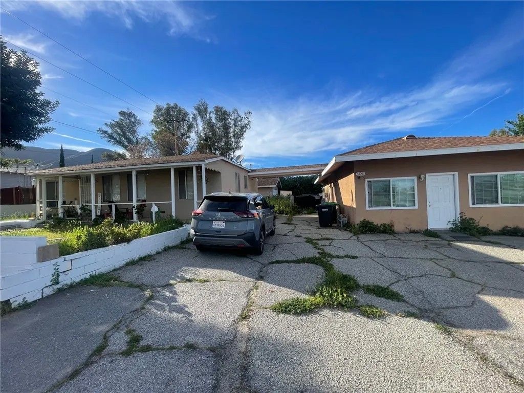 Photo of 33067 Blackwell Blvd, Lake Elsinore, CA 92530 (MLS # SW26039218)