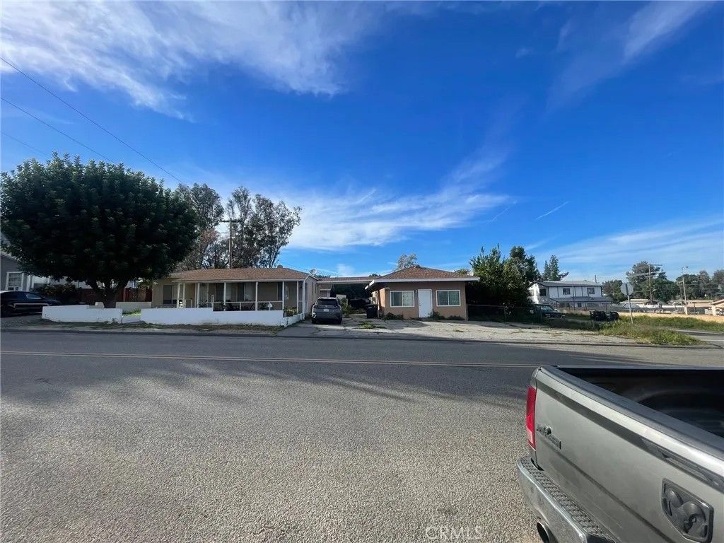 Photo of 33067 Blackwell Blvd, Lake Elsinore, CA 92530 (MLS # SW26039218)