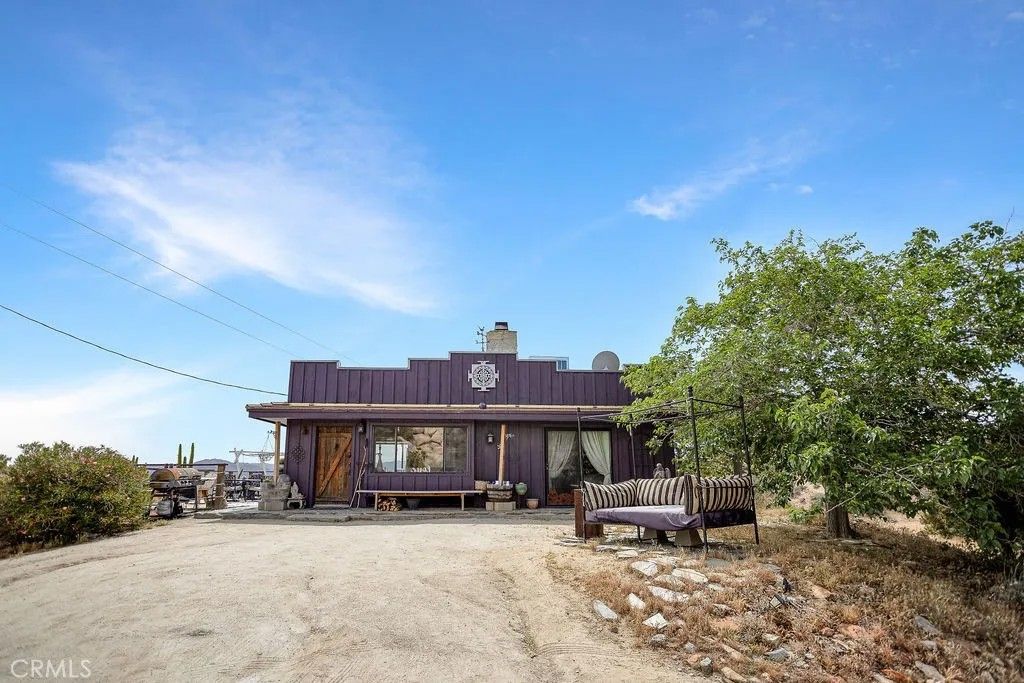 Photo of 56564 Nelson Ave, Yucca Valley, CA 92284 (MLS # JT26079900)