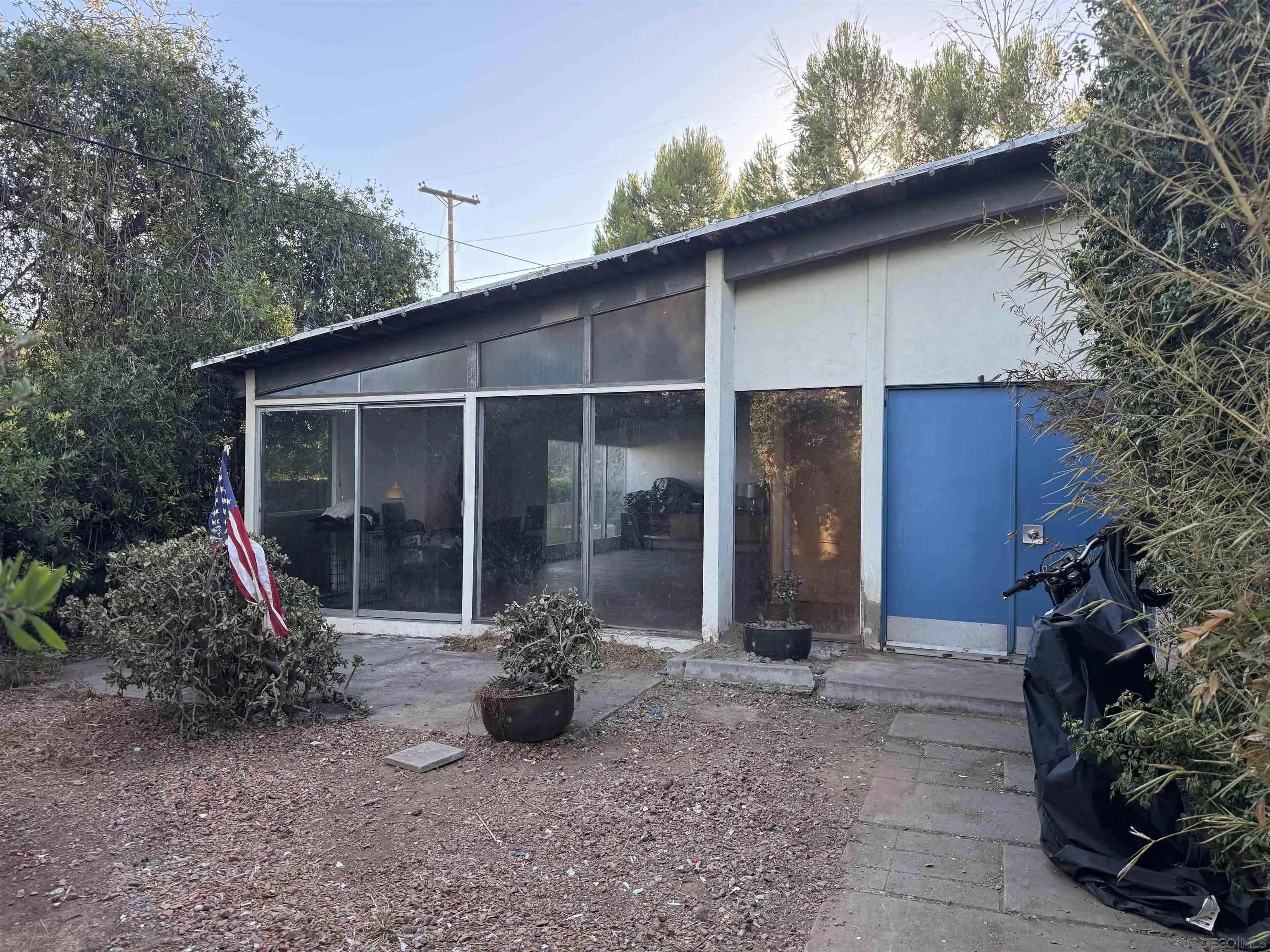 4902 San Joaquin