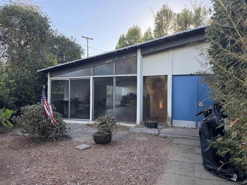 4902 San Joaquin