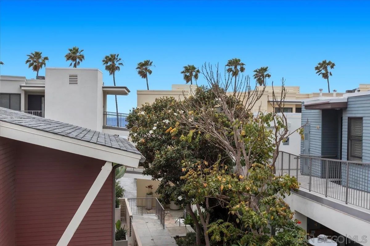 5490 La Jolla Blvd K205