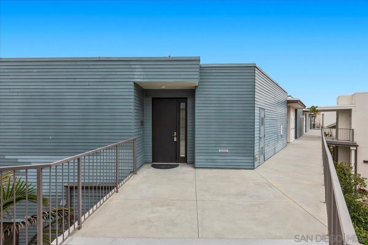 5490 La Jolla Blvd K205