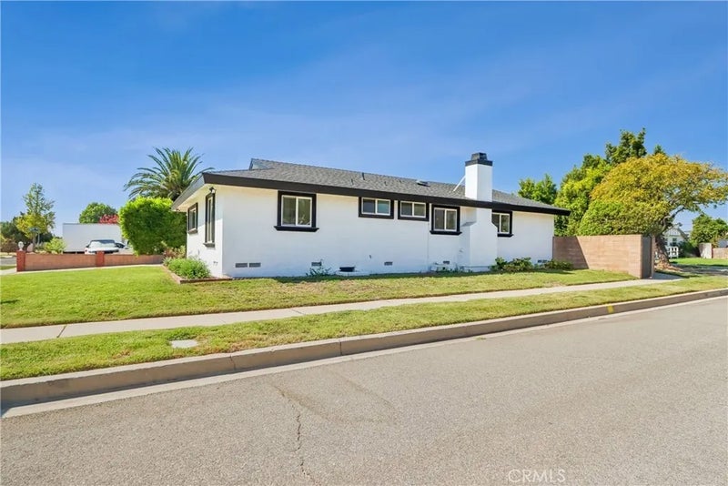 10007 Debra Ave