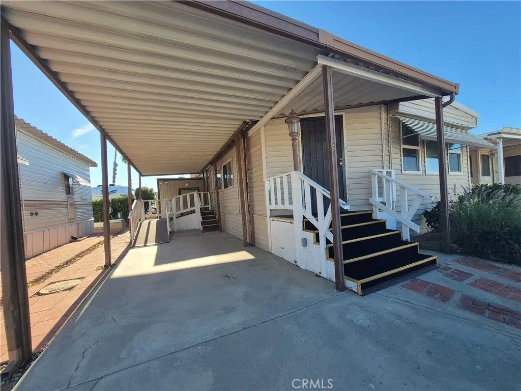 Photo of 1381 Sierra Drive, San Jacinto, CA 92583 (MLS # SW25280217)