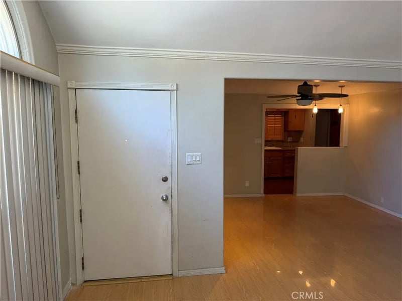 1932 W 84th