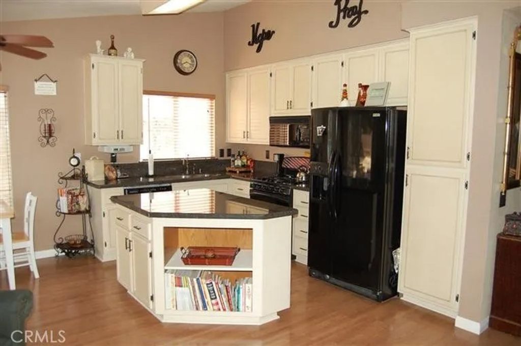 Photo of 13087 Bennington Dr, Victorville, CA 92392 (MLS # HD25269527)