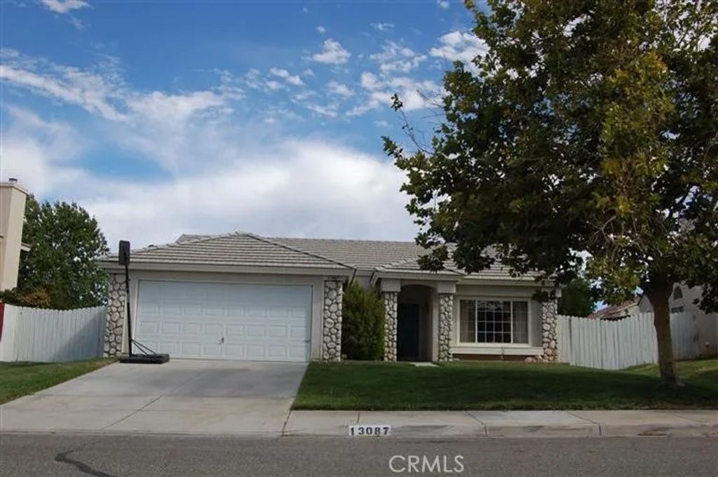 Photo of 13087 Bennington Dr, Victorville, CA 92392 (MLS # HD25269527)