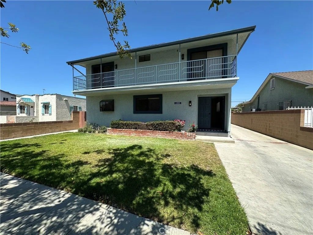 Photo of 1303 W 163rd St, Gardena, CA 90247 (MLS # LG25269310)