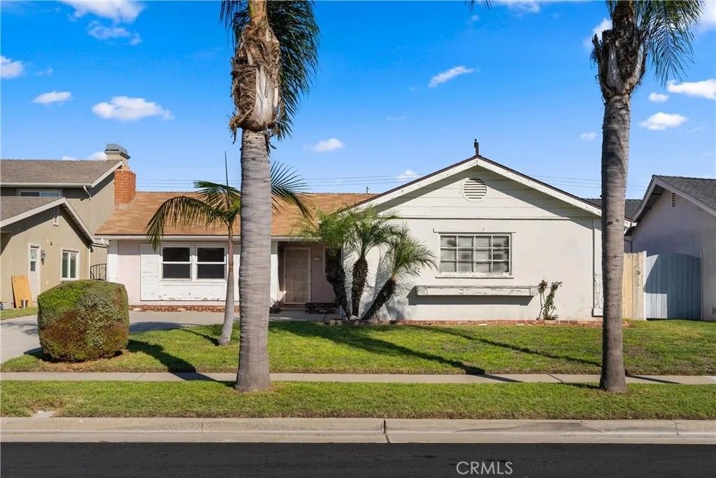 Photo of 8342 Fontainbleau Way, Cypress, CA 90630 (MLS # OC25267493)