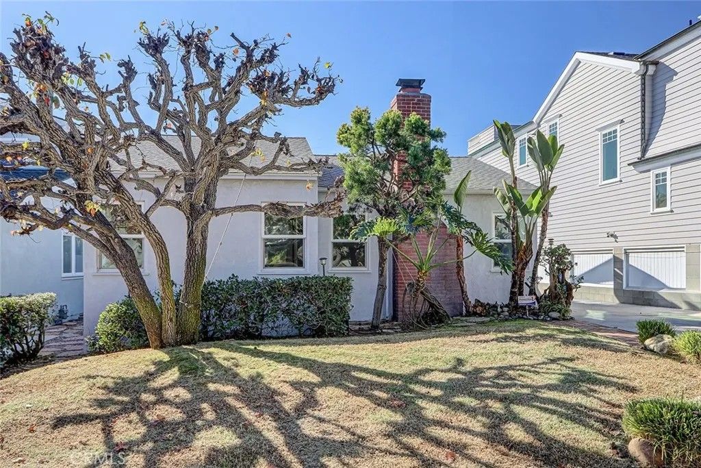 Photo of 340 Avenue F, Redondo Beach, CA 90277 (MLS # SB25274160)