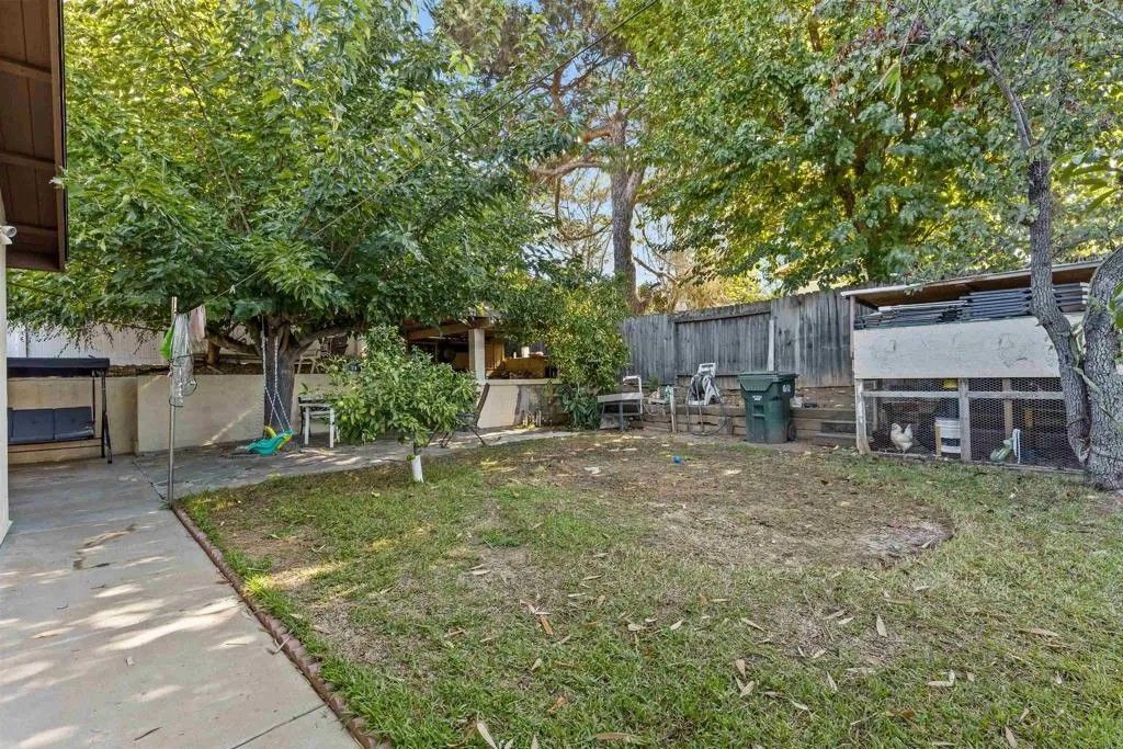 Photo of 1427 Kingston Drive, Escondido, CA 92027 (MLS # NDP2510375)